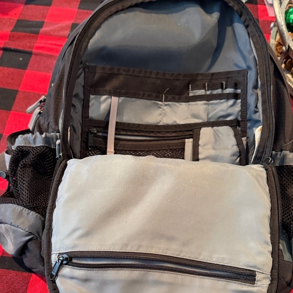 L.L. Bean Ridge Runner Backpack - Picture 7 of 9